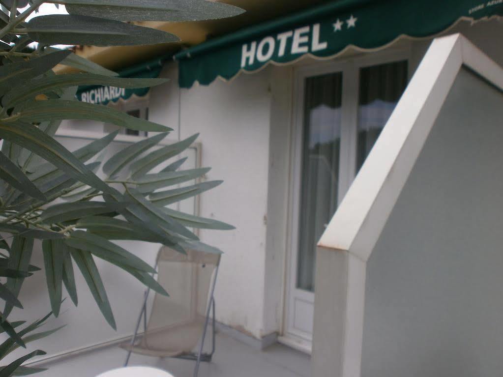 Hotel Le Richiardi Каркеран Екстериор снимка