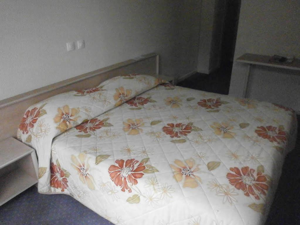 Hotel Le Richiardi Каркеран Екстериор снимка